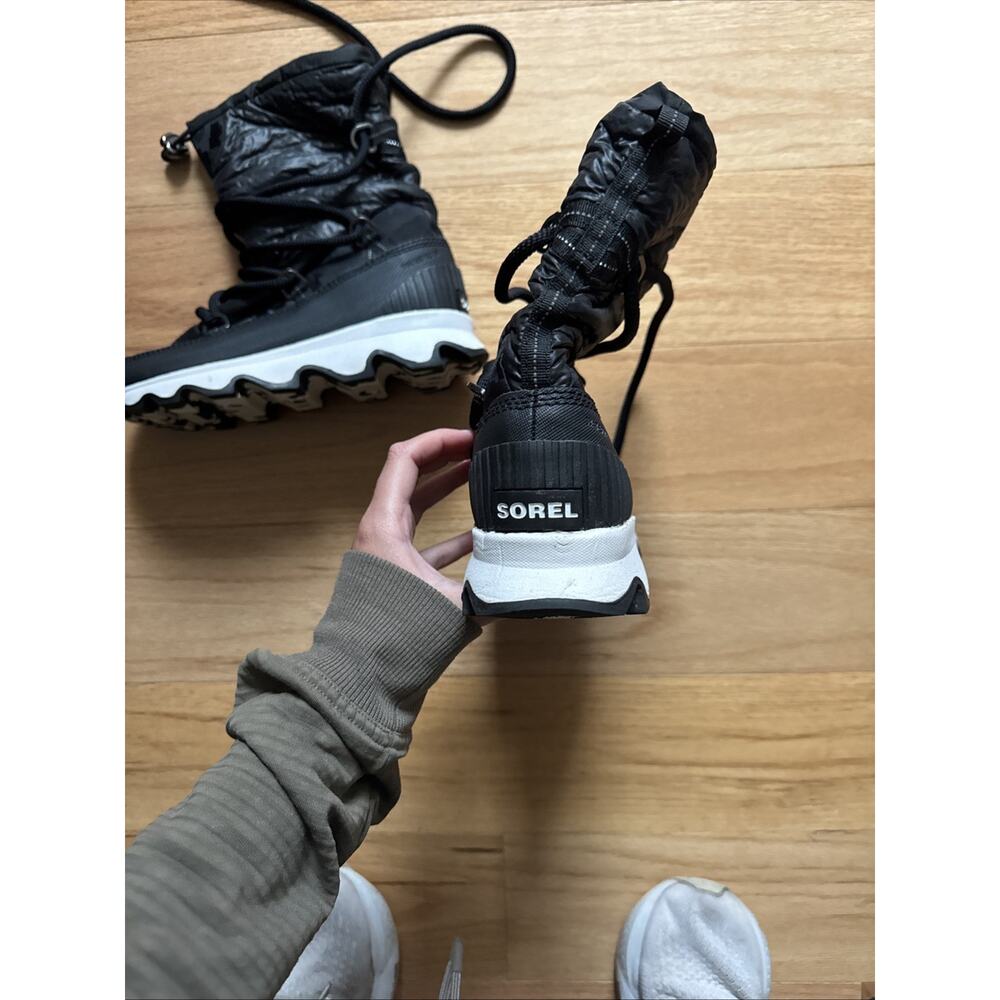Sorel Black/ White Puffy Fleece Lined Snow Boot Womens Size 9 - Picture 2 of 5